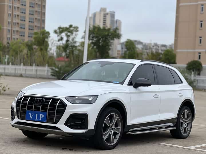 Фото 1 - Audi Q5L