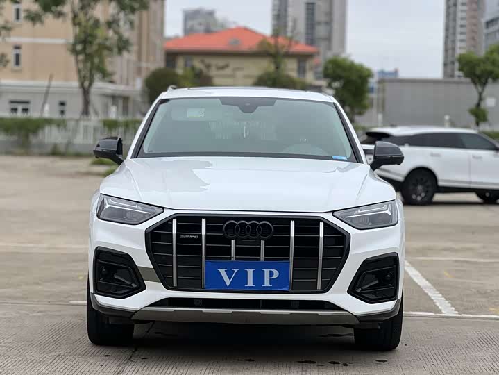 Фото 2 - Audi Q5L