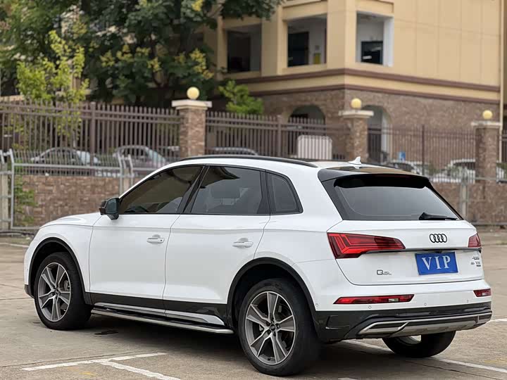 Фото 4 - Audi Q5L
