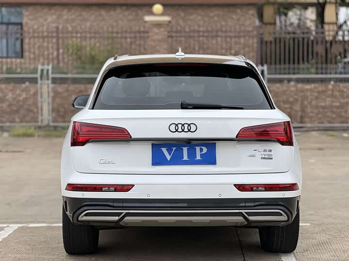 Фото 6 - Audi Q5L
