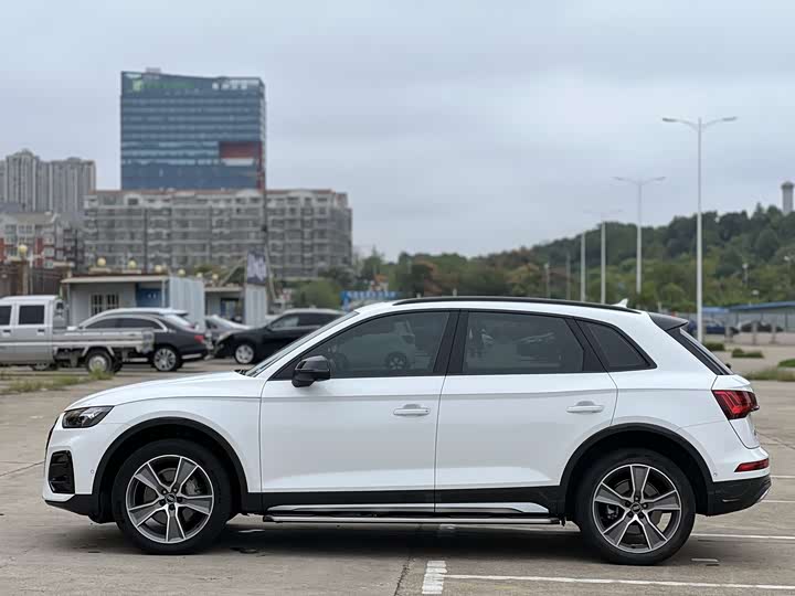 Фото 7 - Audi Q5L
