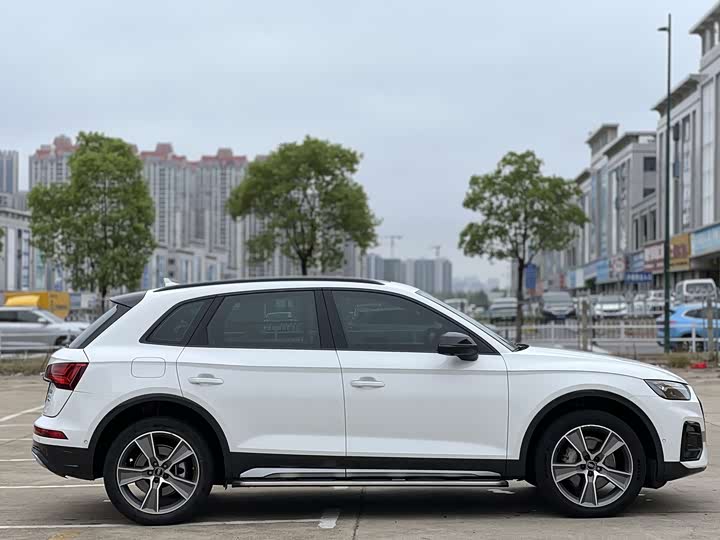 Фото 8 - Audi Q5L