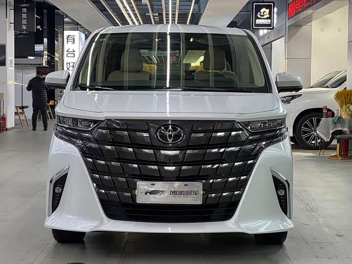 Фото 2 - Toyota Alphard