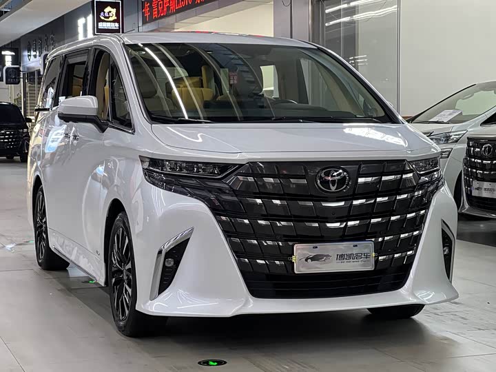 Фото 3 - Toyota Alphard