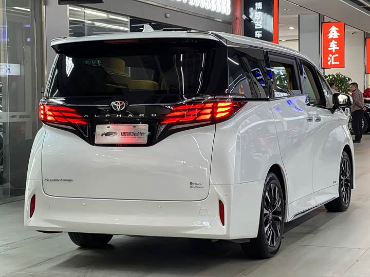 Фото 4 - Toyota Alphard