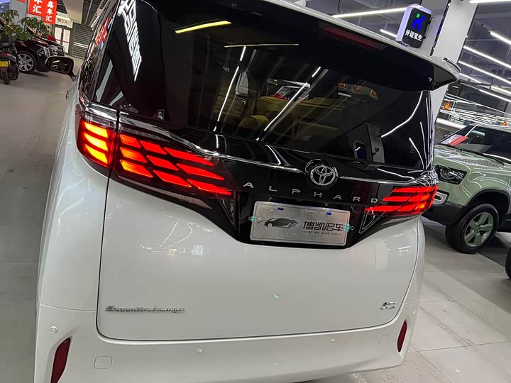 Фото 7 - Toyota Alphard