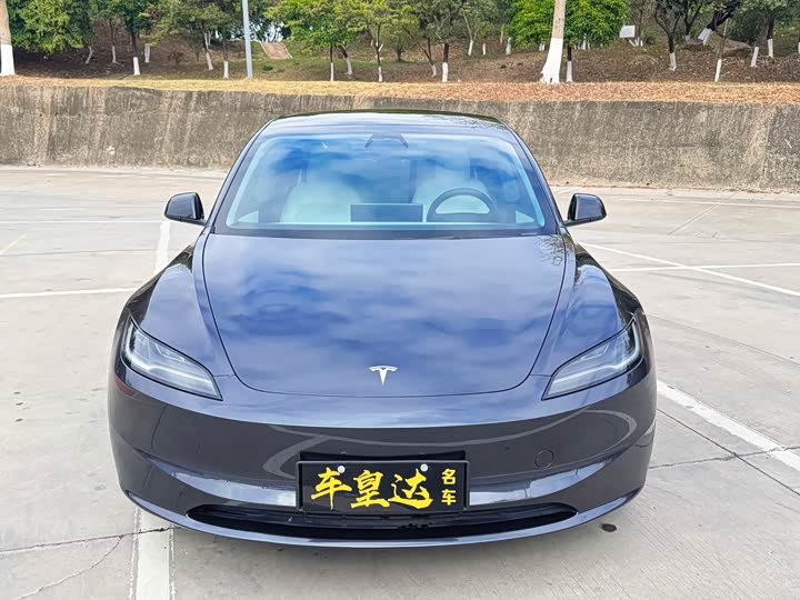 Фото 3 - Tesla Model 3