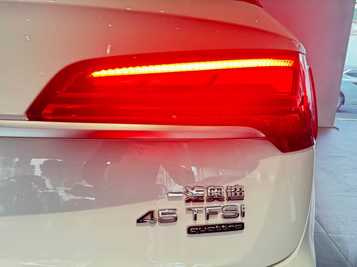 Фото 9 - Audi Q5L