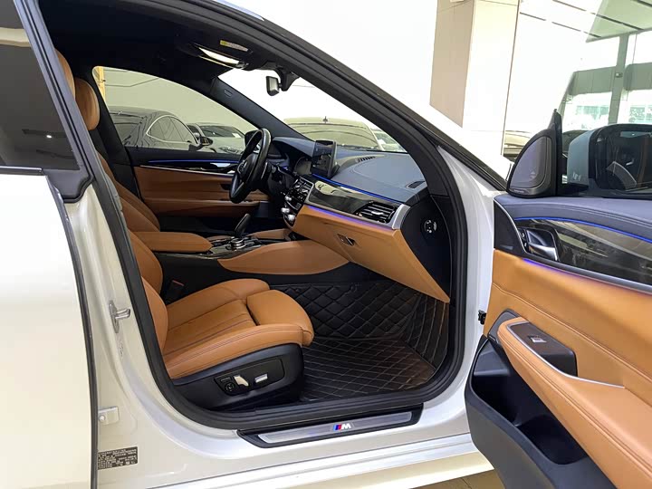 Фото 8 - BMW 6 Series GT