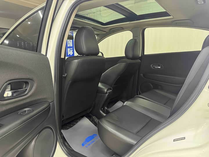 Фото 8 - Honda Vezel