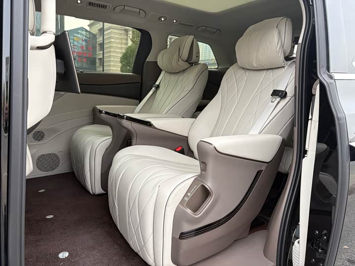 Фото 8 - Denza D9