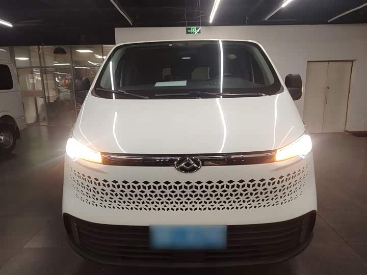 Фото 3 - Maxus V70