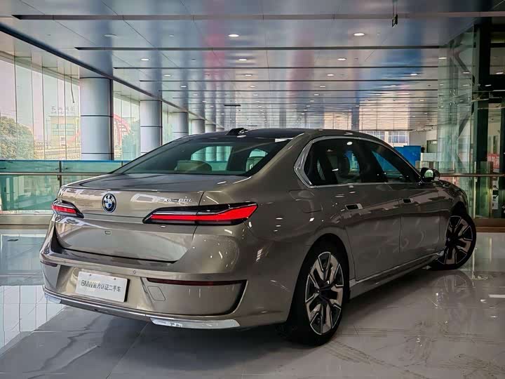 Фото 4 - BMW i7