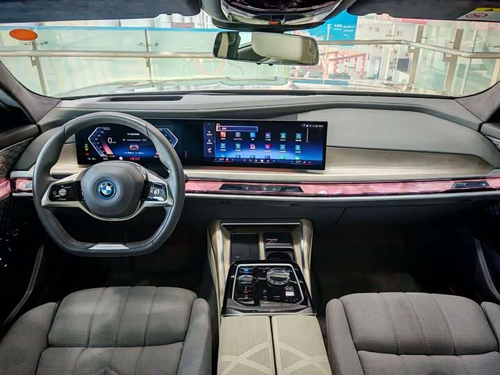 Фото 9 - BMW i7