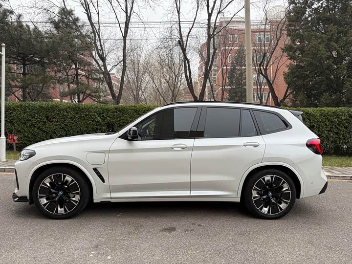 Фото 3 - BMW iX3