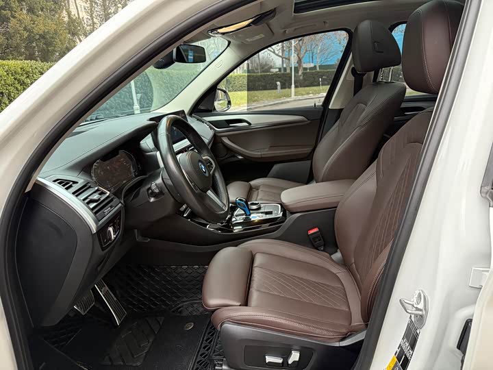 Фото 8 - BMW iX3