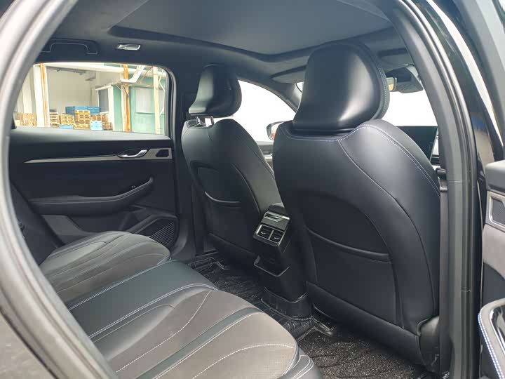 Фото 7 - Geely Preface