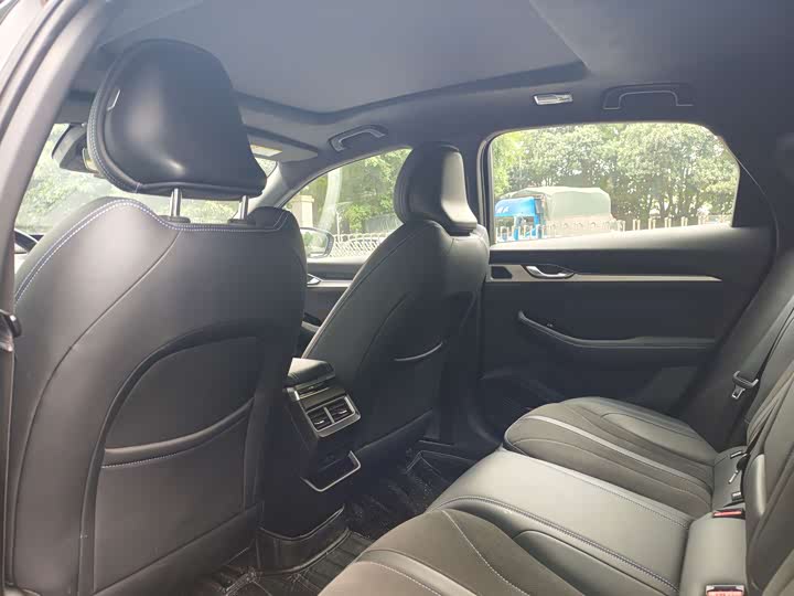 Фото 8 - Geely Preface