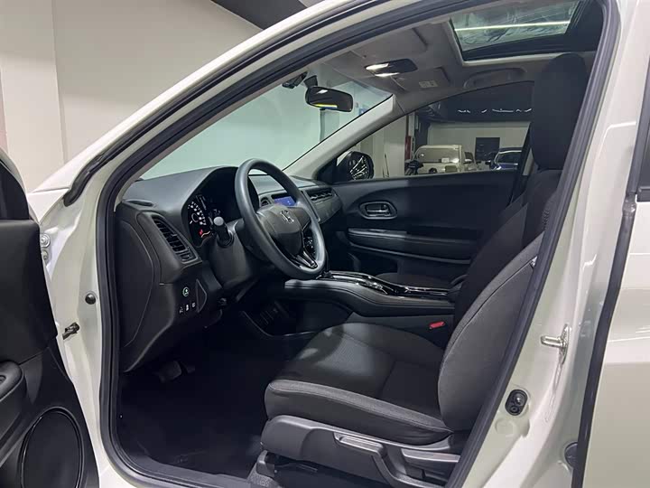 Фото 8 - Honda Vezel