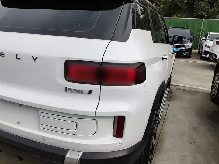 Фото 7 - Geely Icon