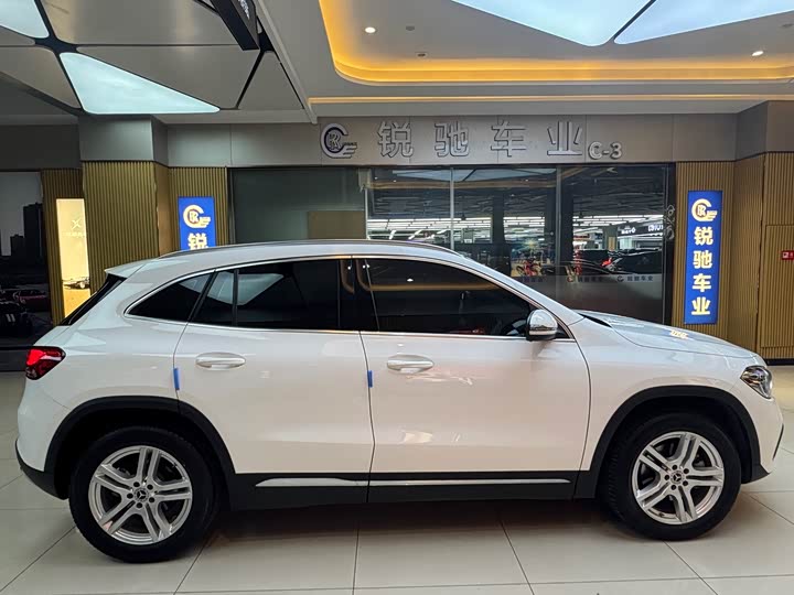 Фото 4 - Mercedes-Benz GLA-Class