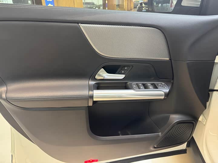 Фото 9 - Mercedes-Benz GLA-Class