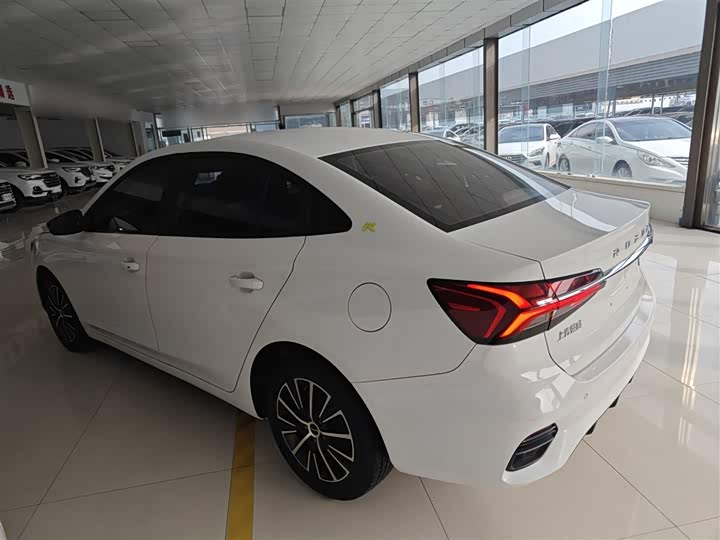 Фото 5 - Roewe i5