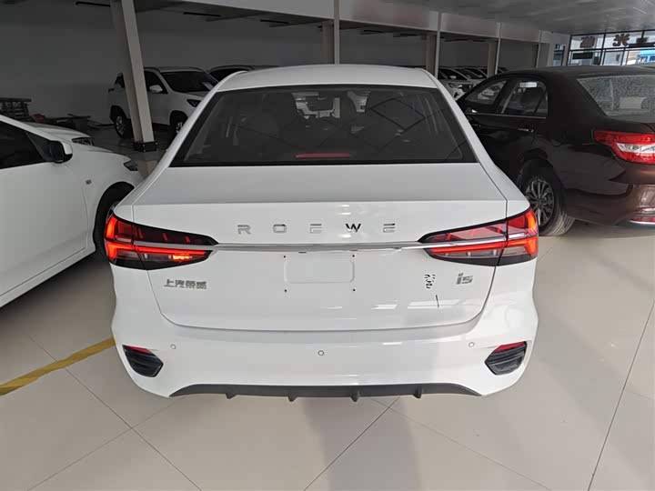 Фото 6 - Roewe i5