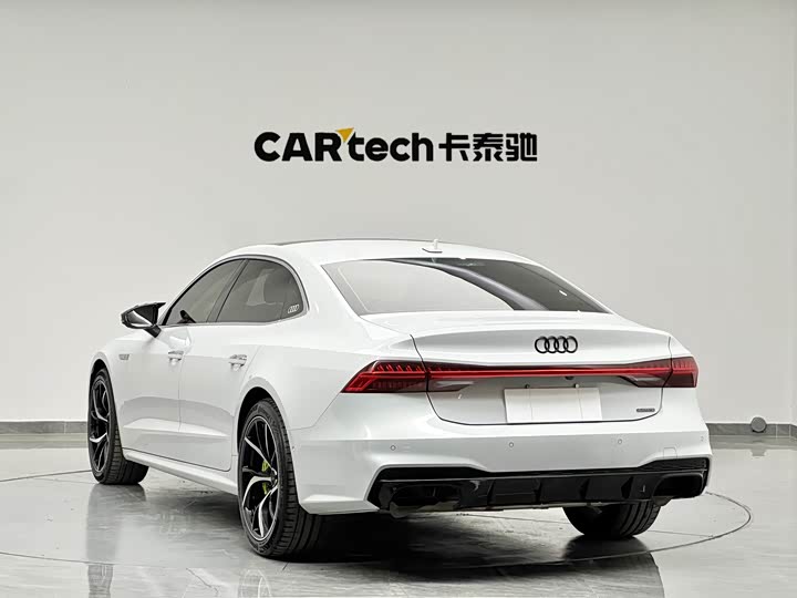 Фото 8 - Audi A7L