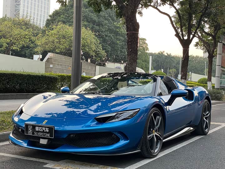 Фото 1 - Ferrari 296