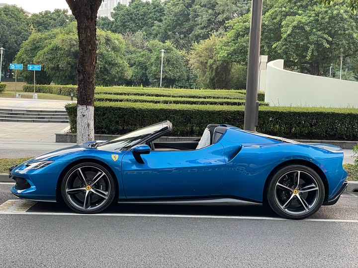 Фото 2 - Ferrari 296