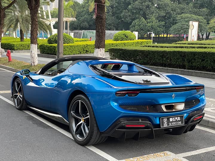 Фото 3 - Ferrari 296