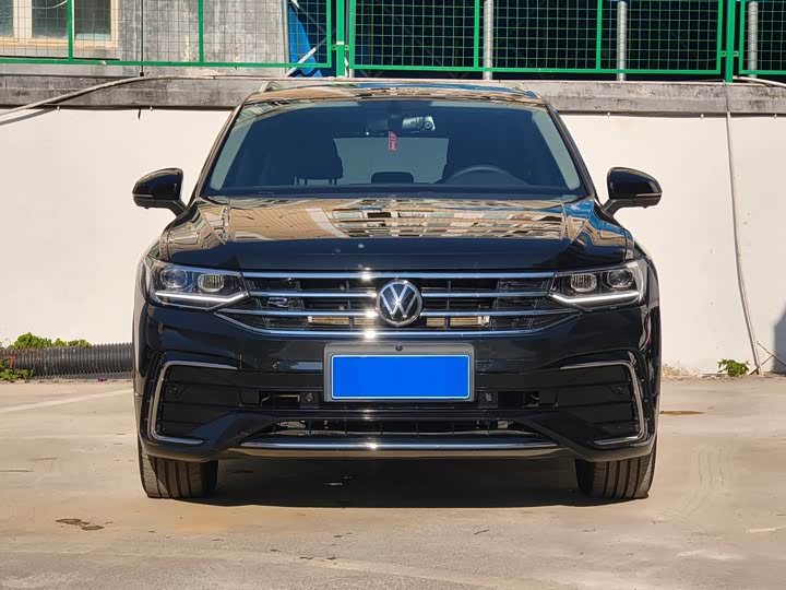 Фото 2 - Volkswagen Tiguan L Pro
