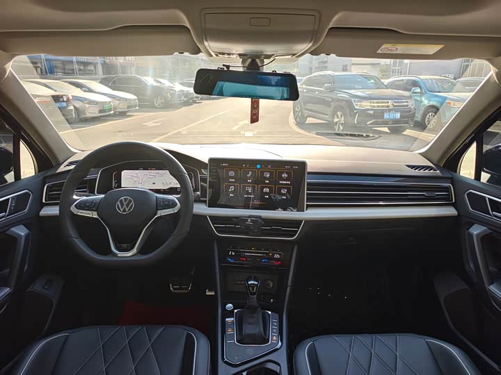 Фото 5 - Volkswagen Tiguan L Pro