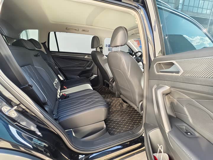 Фото 7 - Volkswagen Tiguan L Pro