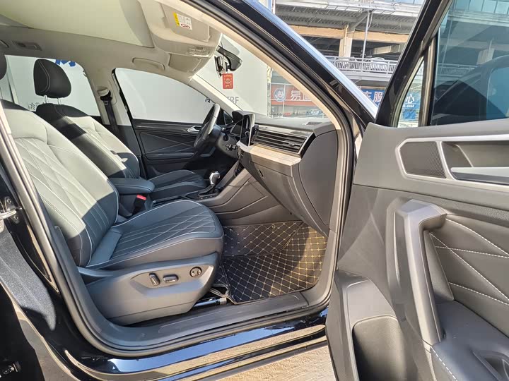 Фото 8 - Volkswagen Tiguan L Pro