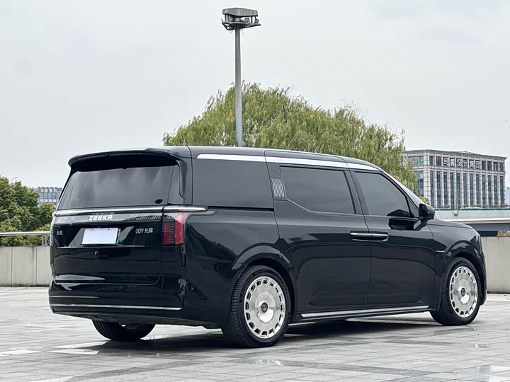 Фото 6 - Zeekr 009