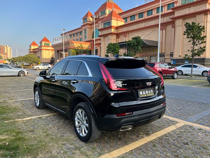 Фото 4 - Cadillac XT4