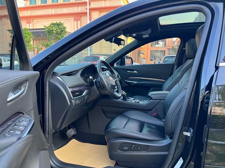 Фото 9 - Cadillac XT4