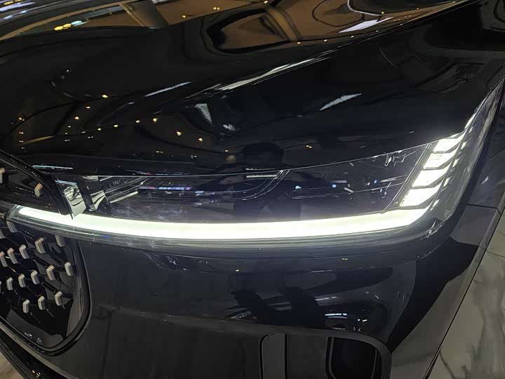 Фото 4 - Lincoln Nautilus