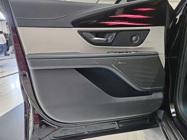 Фото 5 - Lincoln Nautilus