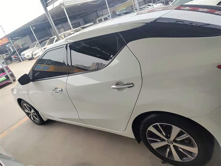 Фото 5 - Nissan Lannia