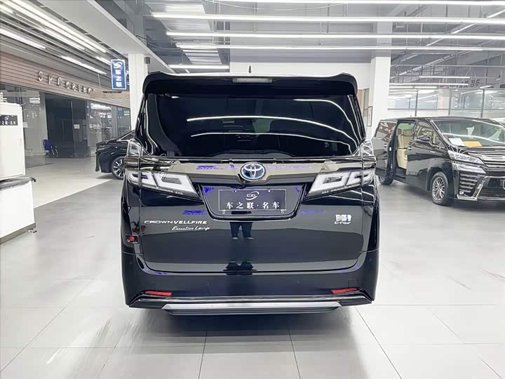 Фото 5 - Toyota Vellfire