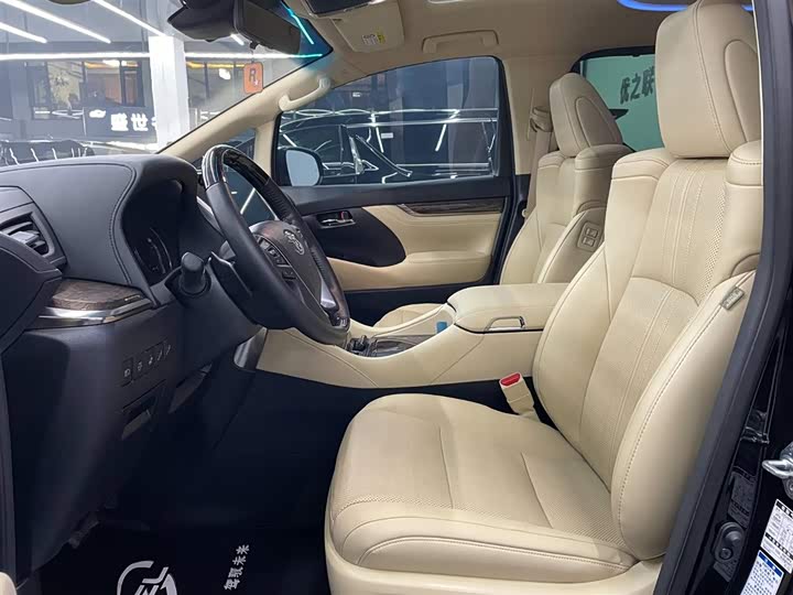 Фото 8 - Toyota Vellfire