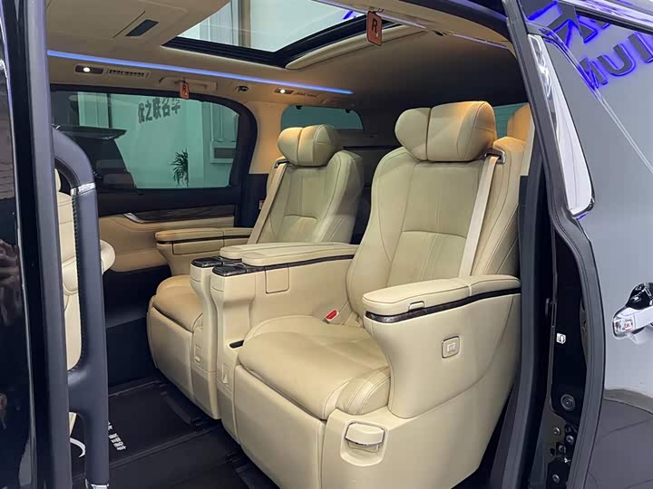 Фото 9 - Toyota Vellfire