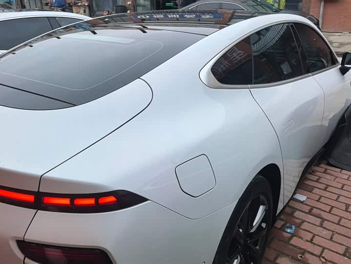 Фото 3 - XPeng P7