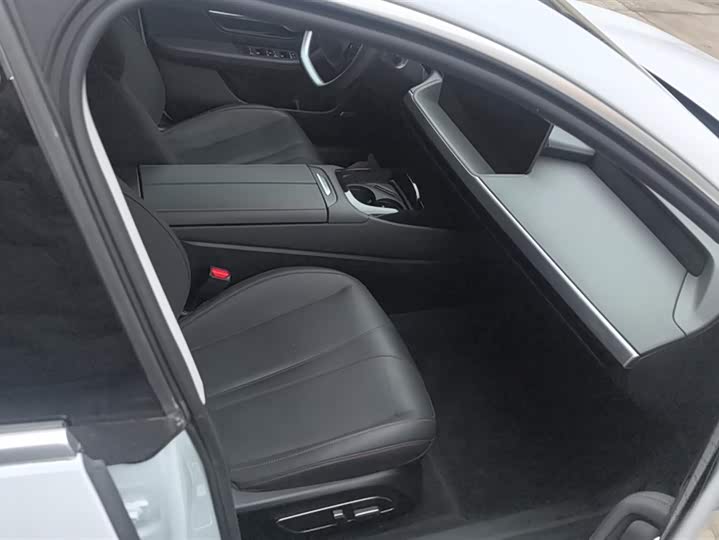 Фото 8 - XPeng P7