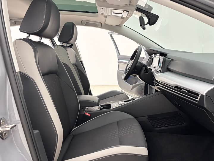 Фото 8 - Volkswagen Golf