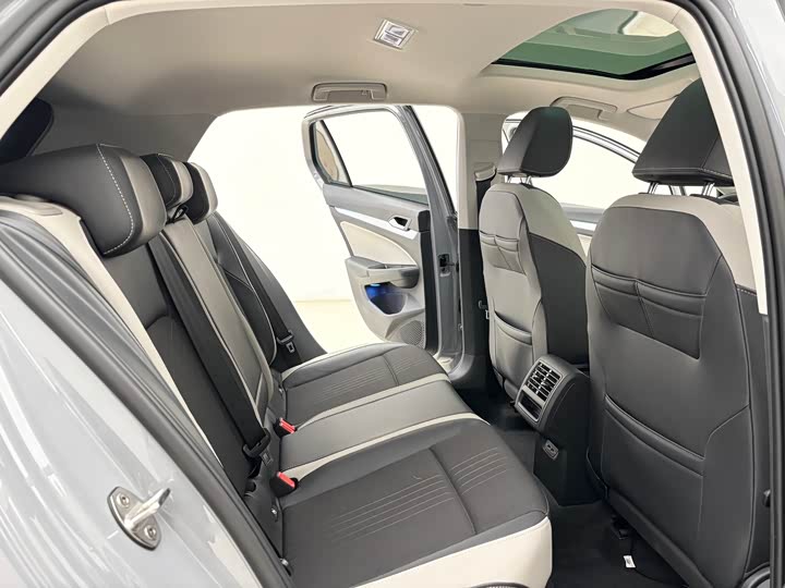 Фото 9 - Volkswagen Golf