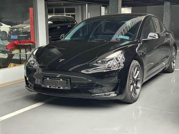 Фото 1 - Tesla Model 3